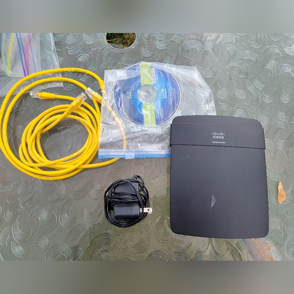 Linksys E1200 300Mbps 4-Port 10/100 Wireless-N Gateway Router